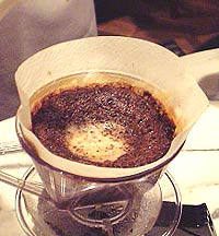 コーヒーの淹れ方　中央の泡の色が薄くなったら止める